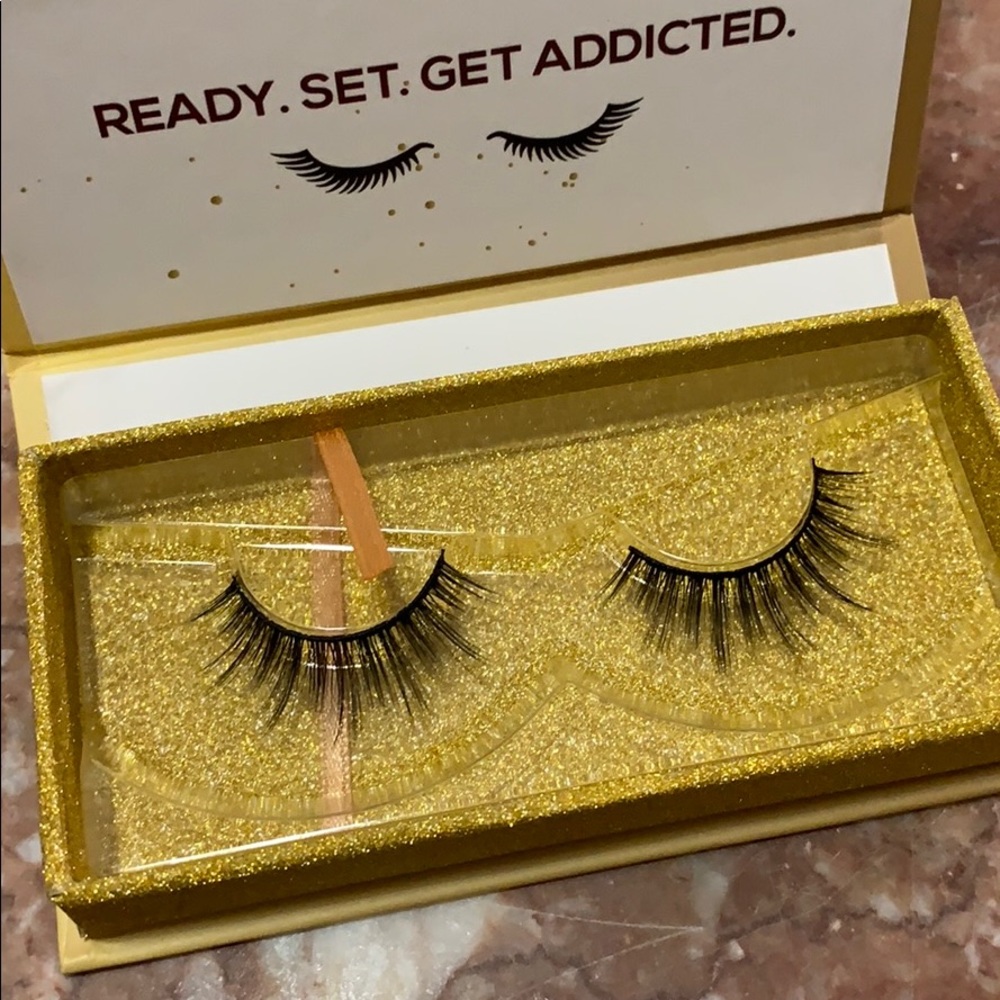 Lashaholic Luxury Addicted Lashes